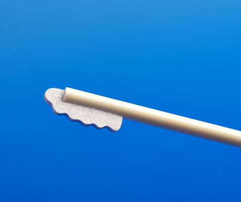 แปรงสีฟัน Nonwoven Oropharyngeal Swab ด้ามจับ ABS สำหรับการตรวจดีเอ็นเอ